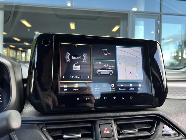 Suzuki Swift 1.2 Style Smart Hybrid 2025 Benzine 10