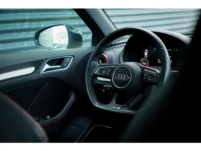 Audi A3 2.0 TFSI S3 quattro Pro Line Plus 2019 Benzine 32