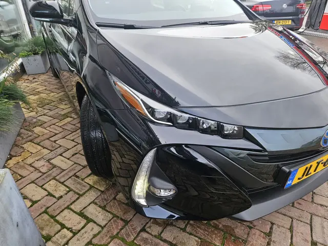 Toyota Prius 1.8 Plug-in Dynamic 2022 Hybride Benzine 15