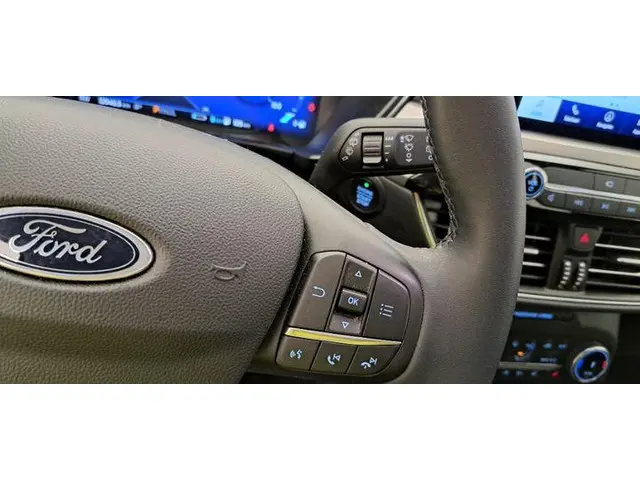 Ford Kuga 2.5 PHEV Titanium 2024 Hybride Benzine 15