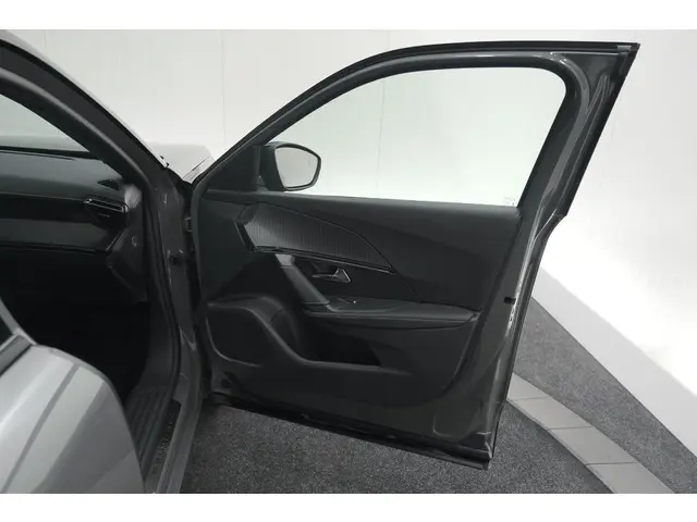 Peugeot 2008 PureTech 130 EAT8 GT 2024 Benzine 61