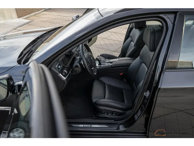 BMW 5 Serie Touring 535xi 2013 Benzine 17