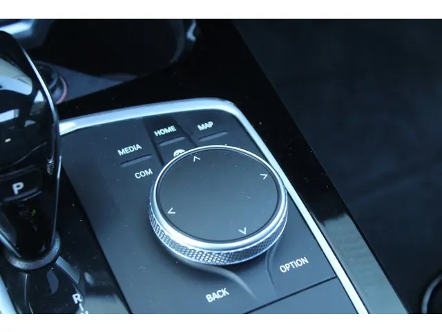 BMW 1 Serie 118i High Executive Edition 2020 Benzine 18