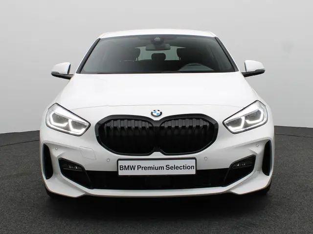 BMW 1 Serie 118i 2024 Benzine 3