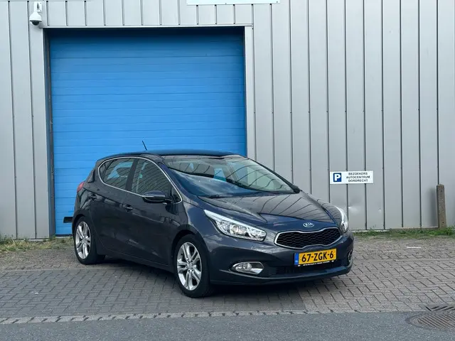 Kia cee'd 1.6 GDI Comfort Pack NAVI TREKHAAK 2012 Benzine 17