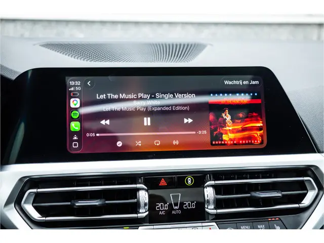 BMW 3 Serie Touring 320i Sportline 2021 Benzine 52