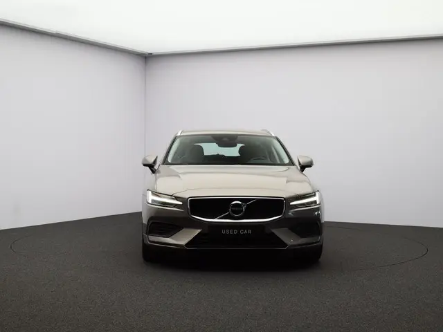 Volvo V60 2.0 T4 Momentum Pro 2020 Benzine 36