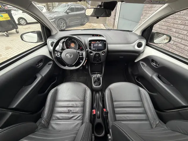 Toyota Aygo 1.0 VVT-i x-clusiv 2018 Benzine 20