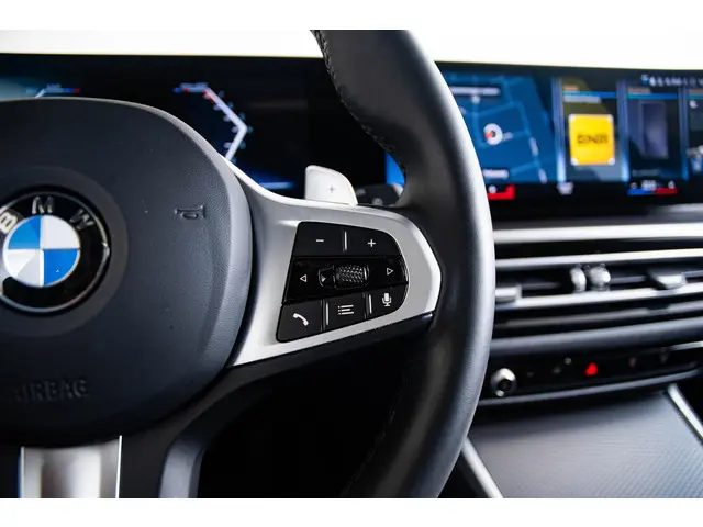 BMW 3 Serie Touring 330i 2023 Benzine 50