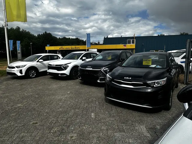 Kia Stonic 1.2 MPi Edition7 + Emotion pakket 2023 Benzine 16