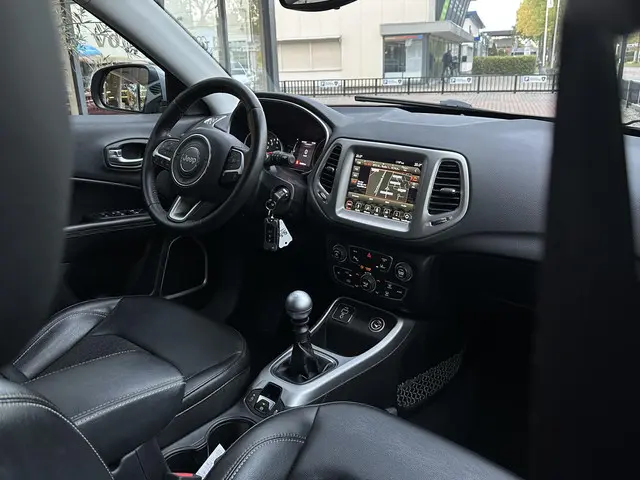 Jeep Compass 1.4 MultiAir Longitude 2019 Benzine 32