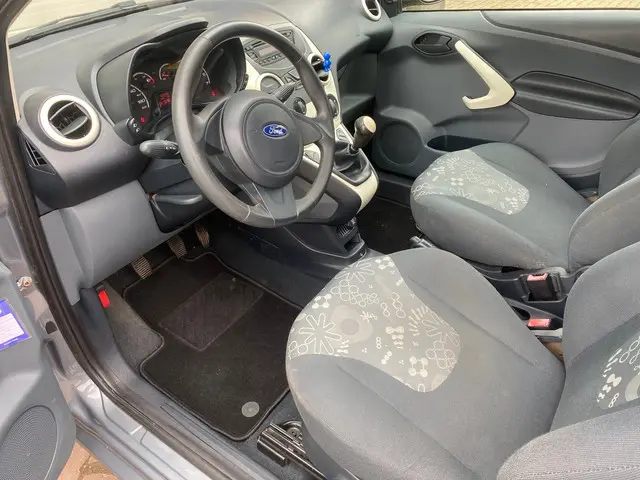 Ford Ka 1.2 Champions Edition start/stop 2013 Benzine 8