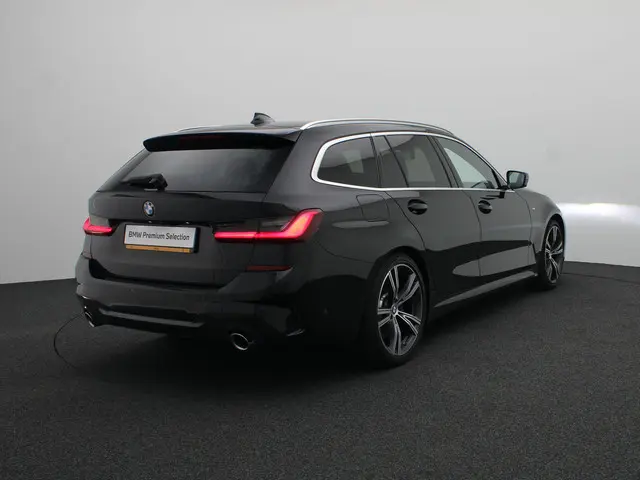 BMW 3 Serie 320i Touring 2020 Benzine 2