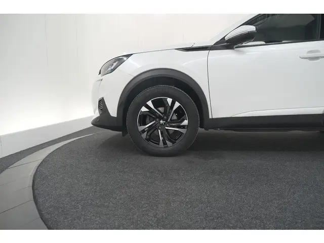 Peugeot 2008 PureTech 130 Allure 2020 Benzine 16