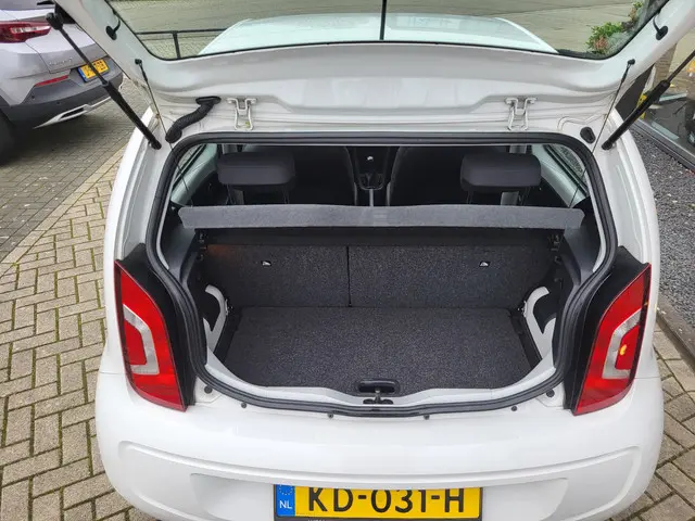 Volkswagen up! 1.0 move up! BlueMotion 2016 Benzine 8