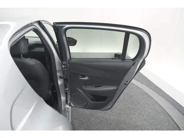 Peugeot 208 PureTech 100 Allure Pack 2023 Benzine 61