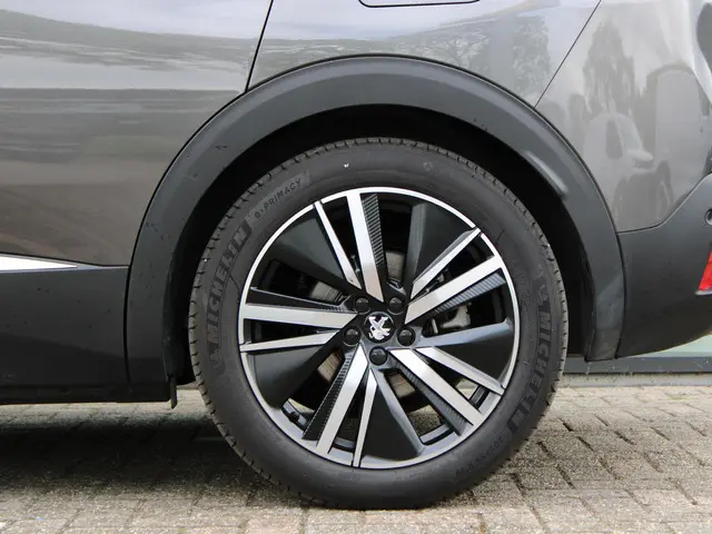 Peugeot 3008 1.6 HYbrid 225 GT 2021 Hybride Benzine 27