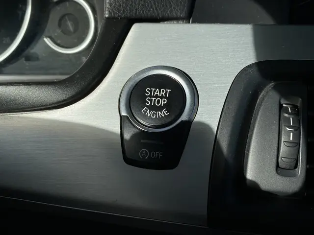 BMW 5 Serie Touring 520i 2013 Benzine 24