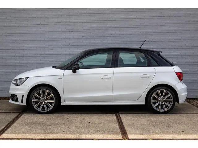 Audi A1 Sportback 1.2 TFSI S-Line 2013 Benzine 13