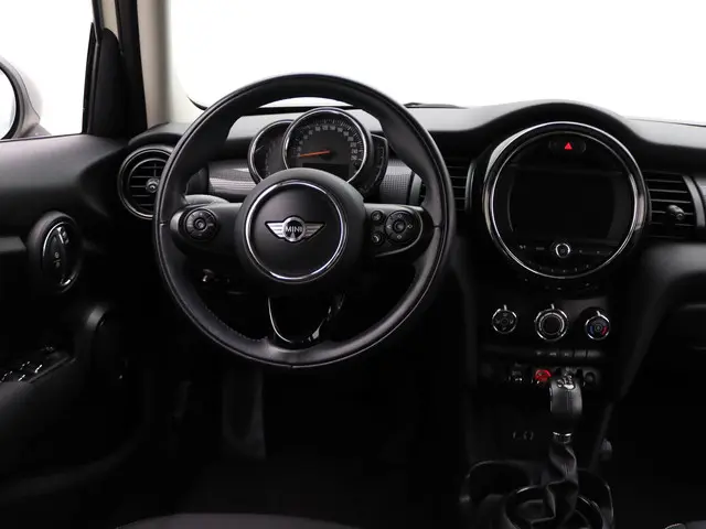 MINI 5-Deurs Cooper 2017 Benzine 7
