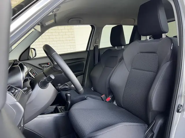 Suzuki Swift 1.2 Select Smart Hybrid 2023 Benzine 31