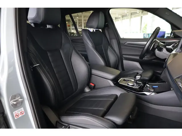 BMW X3 xDrive20i 2023 Benzine 8