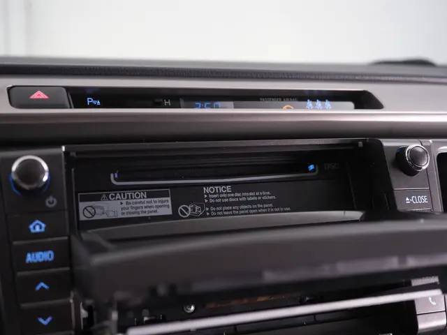 Toyota RAV4 2.0 Executive Business 4WD 2013 Benzine 32