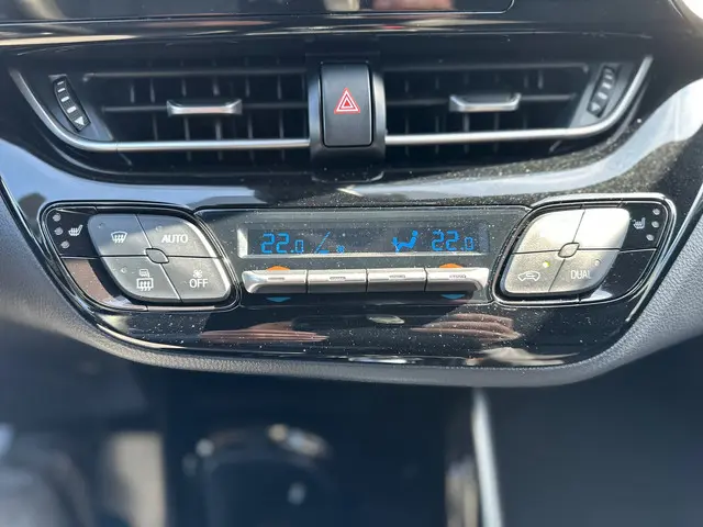 Toyota C-HR 1.8 Hybrid Active 2018 Hybride Benzine 18
