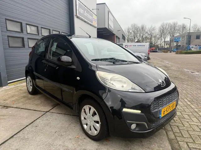 Peugeot 107 1.0 Active 2013 2013 Benzine 8