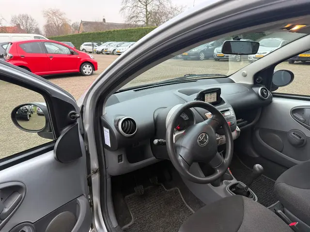 Toyota Aygo 1.0-12V Comfort Navigator 2012 Benzine 10