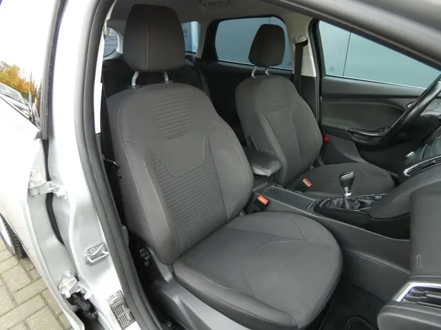 Ford Focus Wagon HELAAS VERKOCHT!!! 2017 Benzine 27