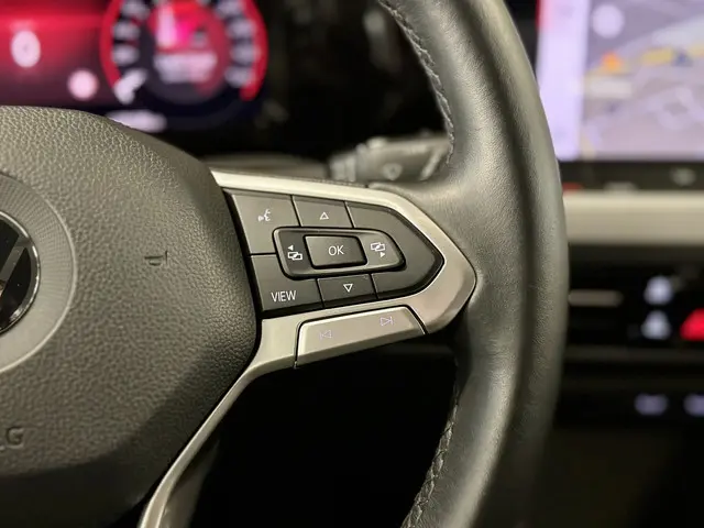 Volkswagen Golf 1.0 TSI Life 2022 Benzine 12