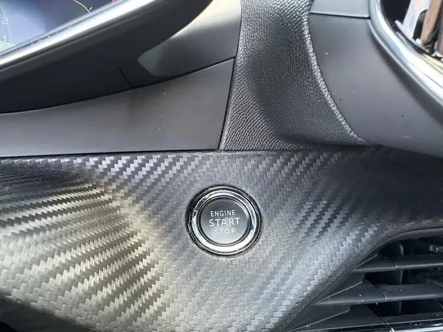 Peugeot 2008 1.2 Turbo 130 PK GT Pack 2021 Benzine 19