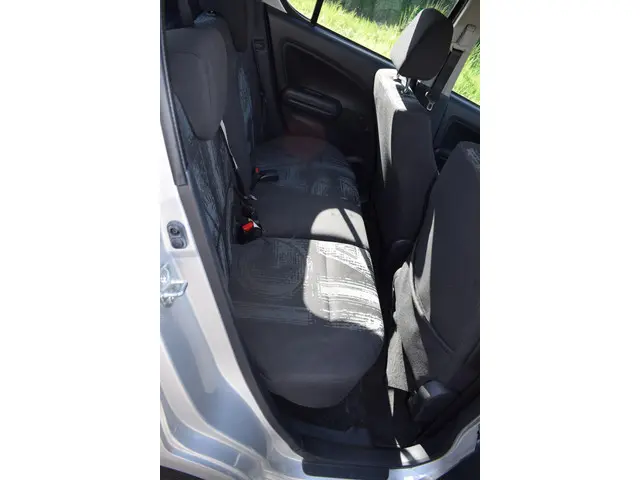 Opel Agila 1.2 Edition 2012 Benzine 28