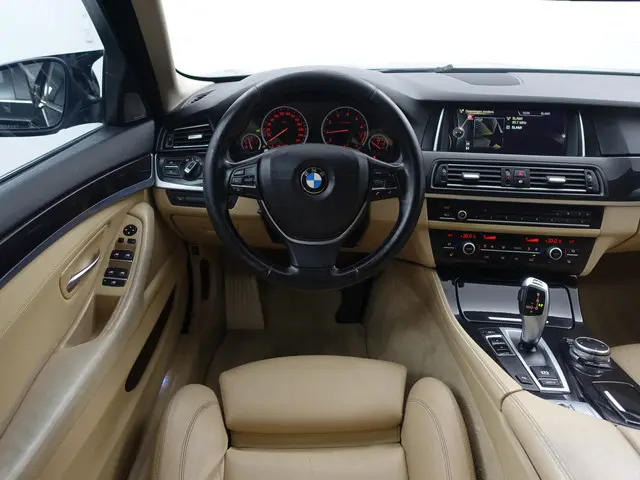 BMW 5 Serie 528i M Sport Aut- 2014 Benzine 6