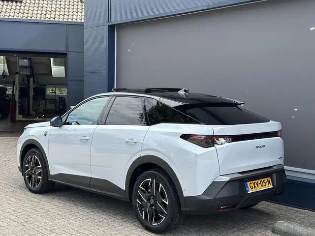 Peugeot 3008 1.2 Hybrid 145 GT 2024 Hybride Benzine 4