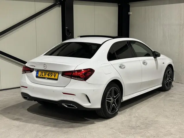 Mercedes-Benz A-Klasse 250 e AMG 2020 Hybride Benzine 3