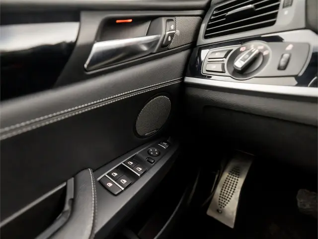 BMW X4 xDrive20i M Sport High Executive 2015 Benzine 23