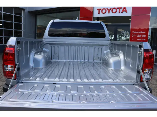 Toyota Hilux 2.4 D-4D Double Cab Challenger 2024 Diesel 16