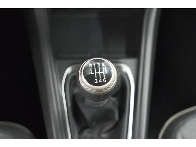 Renault Captur TCe 90 Techno 2025 Benzine 53