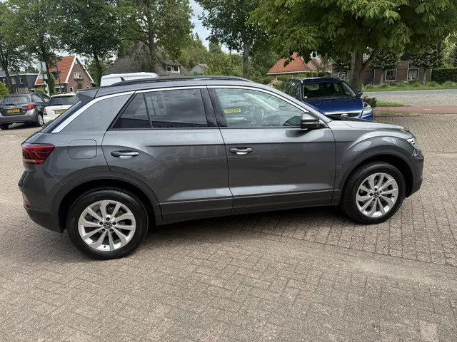 Volkswagen T-Roc 1.5 TSI Life 2024 Benzine 4