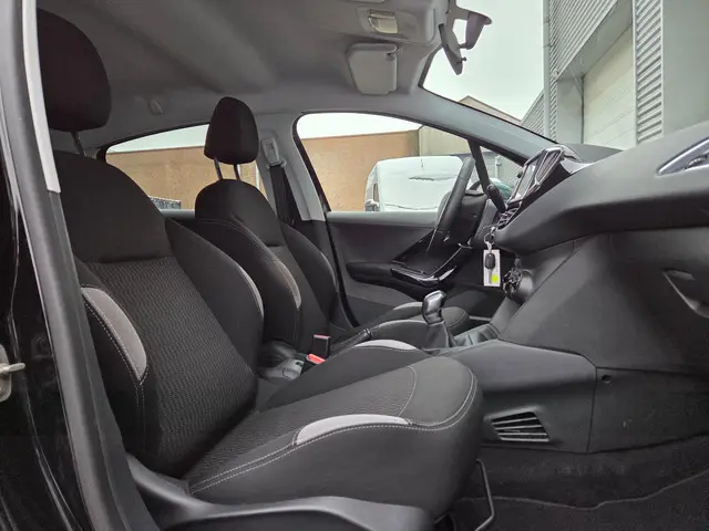 Peugeot 208 1.2 VTi Style 2014 Benzine 14