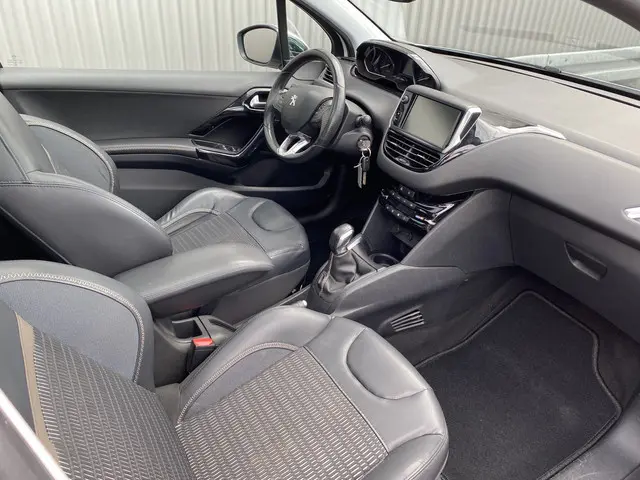 Peugeot 208 1.2 VTi Allure 2012 Benzine 17