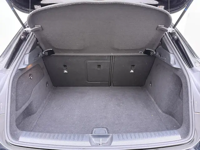 Mercedes-Benz GLA 180 AMG line 2016 Benzine 6