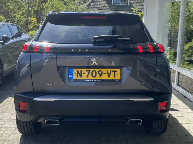 Peugeot 2008 1.2T 130pk GT 2022 Benzine 4