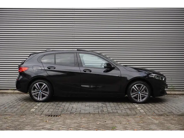BMW 1 Serie 118i 2023 Benzine 4