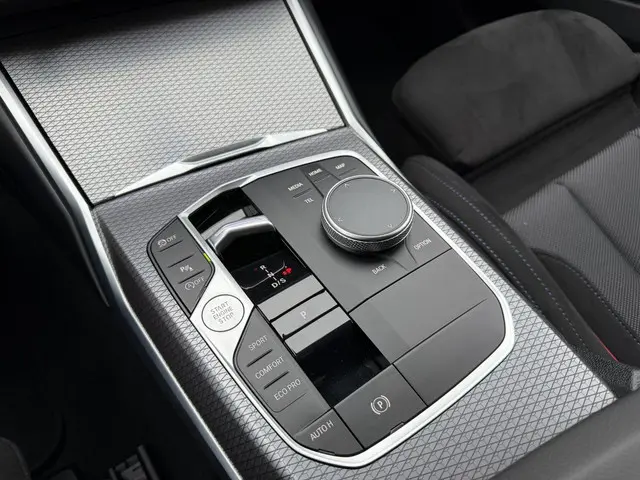 BMW 3 Serie Touring 330i xDrive M-Sport 2025 Benzine 8