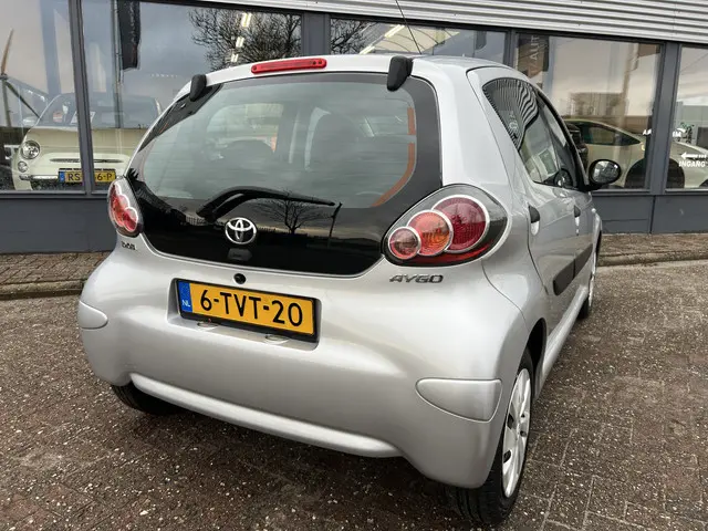 Toyota Aygo 1.0 VVT-i Now 2014 Benzine 3