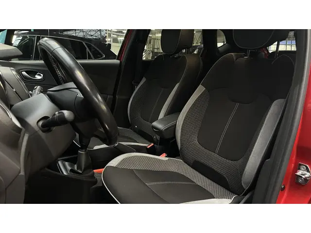 Renault Captur 0.9 TCe Bose 2019 Benzine 19