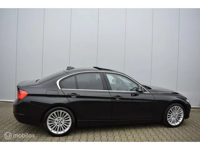 BMW 3 Serie 320i High Executive 2014 Benzine 4
